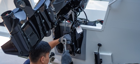 Mechanic,Is,Installing,Speed,Boat,Engine,,,A,New,Engine Boat Re Rigging Signs to Watch